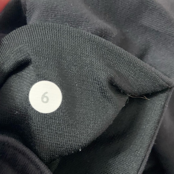 Lululemon Black Capri Leggings Sz 6 - Picture 4 of 5